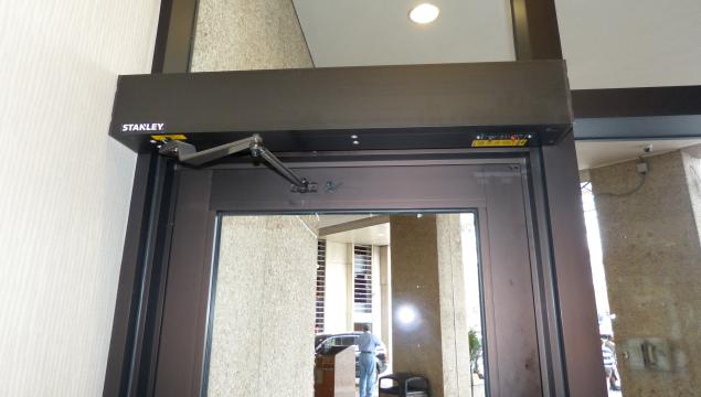 Residential Homes: Automatic Doors – The Real Benefits